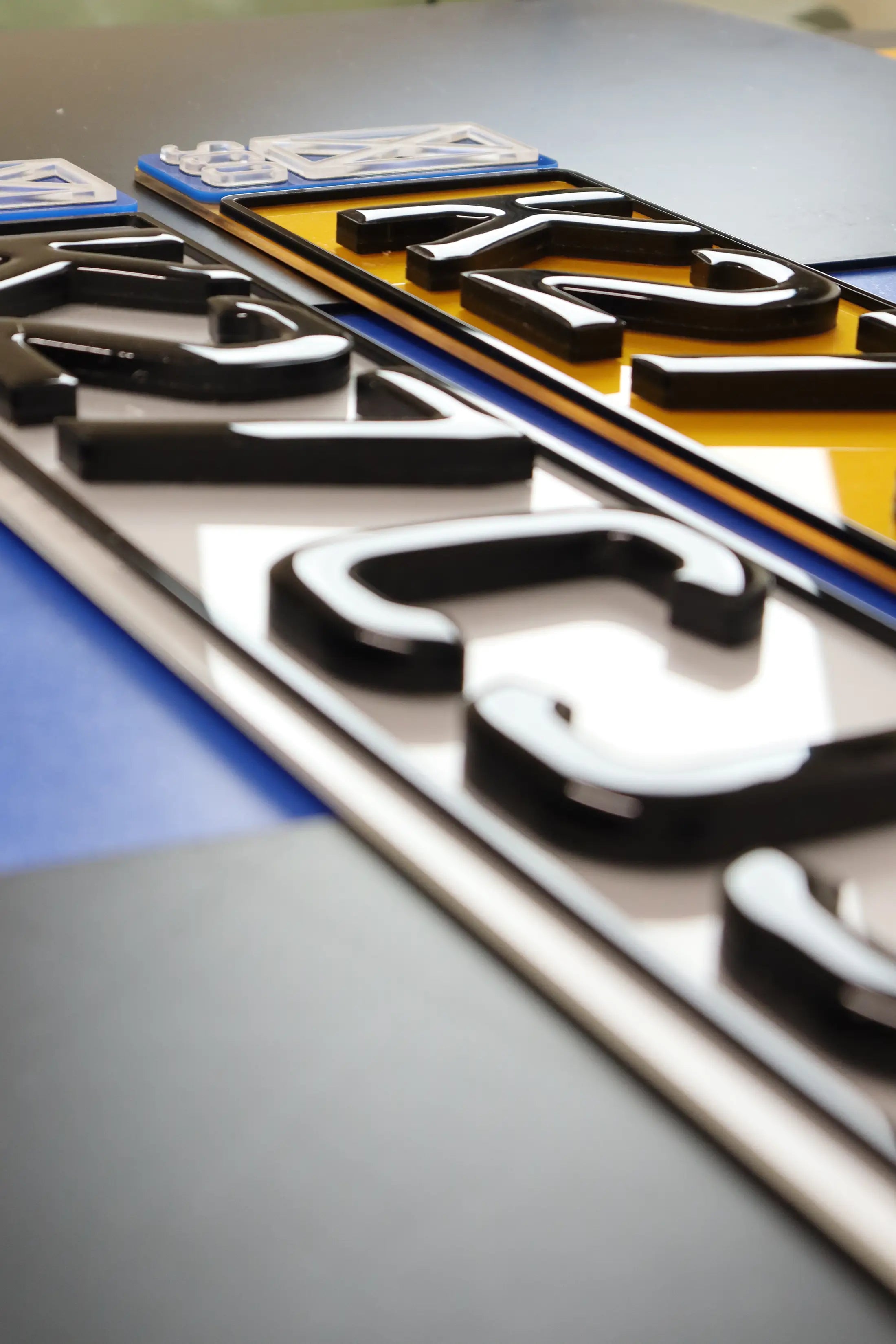 Scottish-Themed 4D Number Plates – Bold Borders & Badges LB40