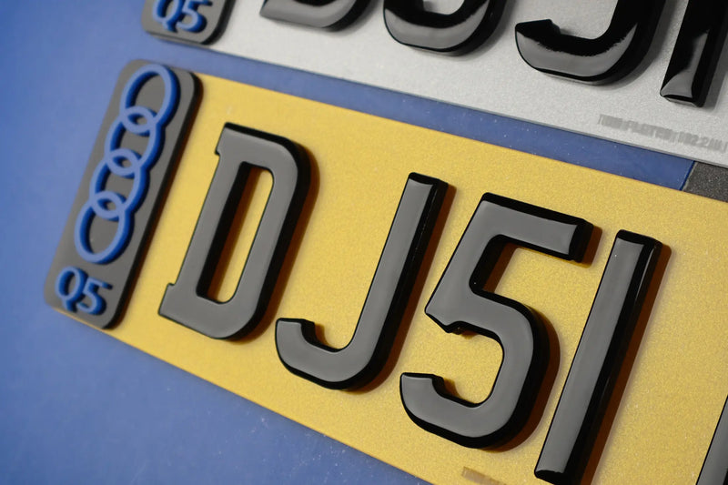 5mm 4D Gel Number Plates with Audi Q5 Custom Side Badge Lookbook Pair LB122