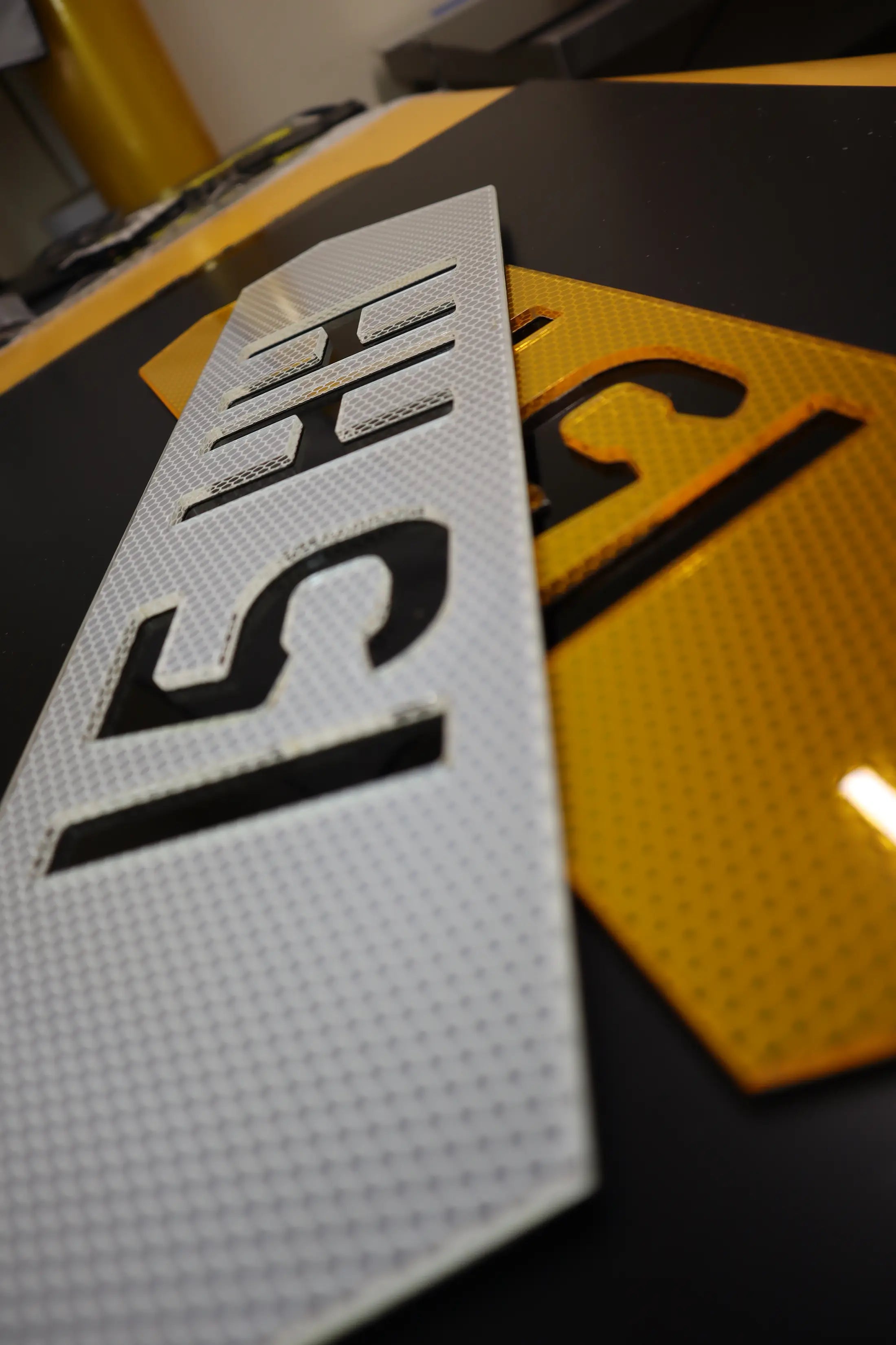 Short Hex Show Plates with Reflective Honeycomb Backing for Lamborghini Huracan LB38