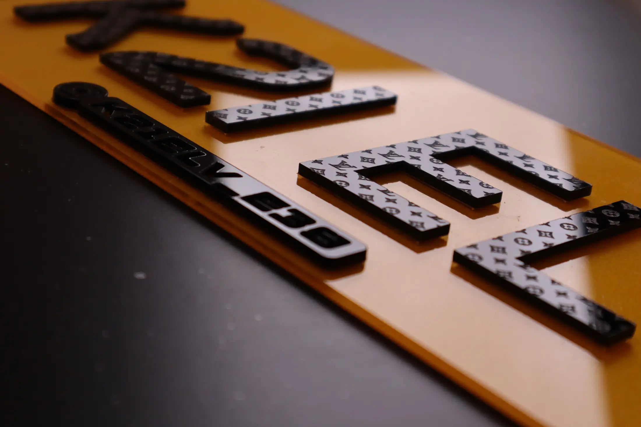 LV Tribute Plate for BMW E38 – Import Spec with IG Badge LB44